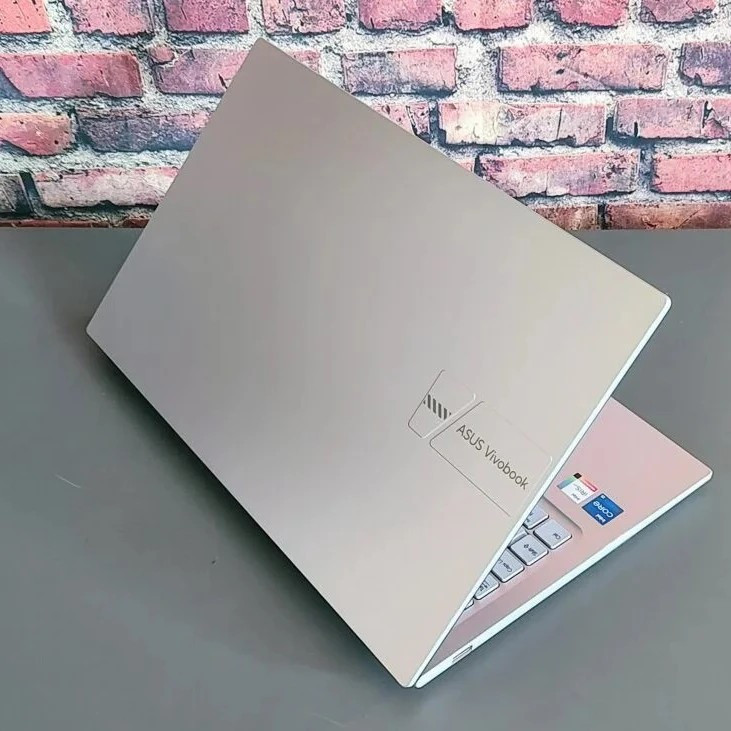 لپ تاپ 15.6 اینچی ایسوس مدل Vivobook 15 X1504VA-BQ4172-Core 5 120U-8GB DDR5 4800MHz-512GB SSD-IPS